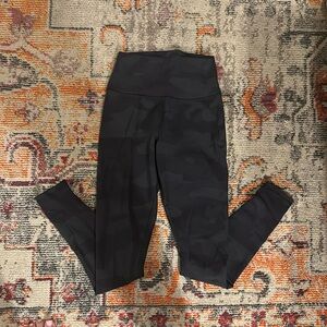 Alo Dark Camo Leggings
